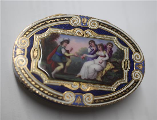 An early 19th century Swiss 18ct gold and enamelled oval snuff box, 72mm.